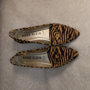 Anne Klein iflex loafer EUC, animal print size 8.5M faux suede